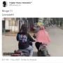 Emak-emak Mau Belok Kiri Malah Potong Jalur, Warganet: Moge Lewat!