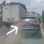 Viral Detik-detik Pajero Sport Pecah Ban Saat Ingin Menyalip Truk