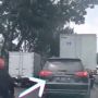 Cara Jitu Hadapi Truk, Motor, dan Sepeda saat Kendarai Mobil di Jalan