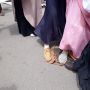 Ikut Aksi Bela Nabi, Emak-emak Buang dan Injak Tas Produk Prancis