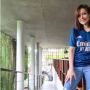 Najwa Shihab Tampil Sporty Pakai Jersey Arsenal dan 4 Berita Bola Terkini