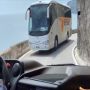 Skill Tingkat Dewa! Cara Sopir Bus Buka Jalan Patut Diacungi Jempol