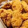 Indonesia Banget! Pria Ini Makan Ayam Krispi McD Pakai Petai dan Cabai Utuh