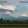 Apa Itu Lenticular Clouds? Ini Penjelasan Awan Seperti UFO di Gunung