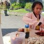 Viral Gadis Kecil Jago Bahasa Belanda Bikin Kagum, Kini Jualan Sate