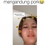 Baru Tahu Makanan yang Dibeli Mengandung Babi, Cewek Ini Menangis
