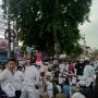Tunggu Habib Rizieq Pulang, Massa Simpatisan Bakar Petasan di Petamburan