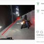 Merinding! Pengendara Putar Balik Gegara Sosok Misterius di Pinggir Jalan