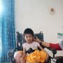 Seorang Nenek bersama Cucunya Terbantu dengan Adanya Program JKN-KIS