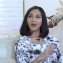 Dress hingga Bikini, Intip Deretan Gaya Menawan Dena Rachman