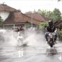 The Real Emak-emak Raja Jalanan, Konvoi Motor Aja Dilibas dengan Cara Ini