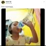 Panik Kepedasan Bocah Tak Sengaja Minum Air Ikan Cupang, Videonya Viral
