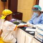 Ikut Rapid Test, Tingkah Bocah Ini Bikin Gemas