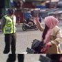 Viral Emak-emak Teriak Takbir Saat Disetop Polisi, Warganet Soroti Sikapnya