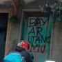 Viral Debt Collector Corat-coret Rumah Warga, Publik: Nagih Utang Zaman Now