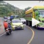 Geger Pemotor Tabrak Mobil Di Tikungan Maut, Warganet Soroti Aksi Pemobil