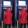 Viral Layar ATM Pindah ke Atas Mesin, Publik: Nobar Orang Setor Tunai Bro!