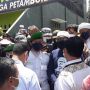 Diusir di Petamburan, Pendukung Rizieq Ucapkan Kata-kata Kasar ke Polisi