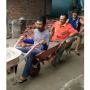 Lucu! Aksi Bapak-bapak Main Gerobak saat Kerja Bakti, Warga Ngakak!