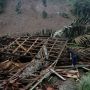 15 Rumah Tertimbun Longsor di Garut