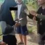 Sambil Cengengesan, Pemuda Tampar Gadis Berhijab di depan Teman-teman