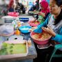 Meski Pandemi, Penjual Putu Cangkir Bisa Raup Rp 6 Juta Setiap Bulan