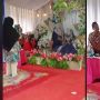 Panen Cibiran, Aksi Biduan Nyelonong Duduk di Pangkuan Pengantin Pria