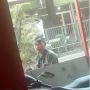 Potret Pria Berjaket Hitam Ini Mendadak Viral di Medsos, Ini Sebabnya