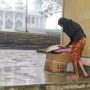Viral Kisah Nenek Tidur di Gerbang Masjid, Alasannya Ogah Masuk Disorot