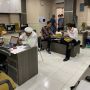 Intip Foto Habib Rizieq saat Diperiksa Polisi: Jadi Imam Salat hingga Makan