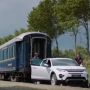 Video Garangnya Land Rover Discovery Jadi Lokomotif, Tarik 3 Gerbong Kereta