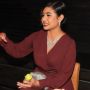 Ubah Stigma Cewek Perokok, Awkarin Rilis Liquid Vape