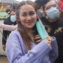 Kece di Ultah Nikita Mirzani, Ayu Ting Ting Pakai Scarf Nyaris Rp13 Juta