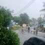 Hujan Deras dan Angin Kencang Satu Jam, Tiang Listrik Tumbang