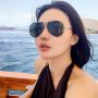 Unggah Foto Lama Liburan di Pantai, Publik Gagal Fokus Baca Caption Wika Salim