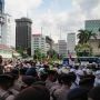 Dibubarkan Polisi, Massa Aksi 1812 Pilih Bentrok Sampai 10 Orang Ditangkap