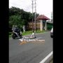 Viral Pria Salat di Tengah Jalan Banyuwangi, Warganet: Pamer