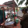 Mantap Jiwa! Crazy Rich Surabaya Borong Bakso Pentol Naik Ferrari