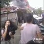 Rumah Sebelah Kebakaran, Viral Cewek Terbirit-birit, Marah Gagal Presentasi