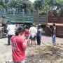Alhamdulillah! Tertimpa Truk Muatan Bebek, Dua Pemotor Ini Selamat, Tapi...