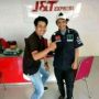 Kurir J&T Express Viral Mirip Valentino Rossi, Netizen: Itu Valentino Sorri