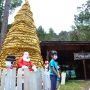 Pohon Natal dari Botol Minum Plastik Bekas