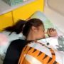 Aksi Viral Cewek Tidur di Kasur Pajangan Toko, Publik: Duh Malu-maluin Lan