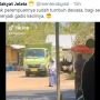 Jemput Anak Gadisnya Pulang Sekolah, Ayah Ini Lakukan Hal Menyentuh