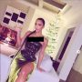 Kim Kardashian Pakai Gaun Bentuk Abs untuk Natal, Disebut Mirip Hulk