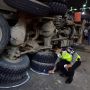 Tragis! Thoyib Tewas Tertimpa Truk di Lampu Merah Serpong Tangsel