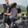 Kelewat Ekstrem, Tukang Cukur Ini Nekat Pangkas Rambut Sambil Motoran