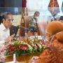 Presiden Jokowi Perintahkan Risma Cairkan Bansos Awal Januari 2021