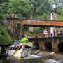 Tabrakan Beruntun di Lembah Anai Sumbar, Minibus Tercebur ke Sungai