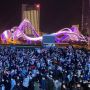 Pandemi Covid-19 Masih Ada, Warga Wuhan Turun ke Jalan Rayakan Tahun 2021